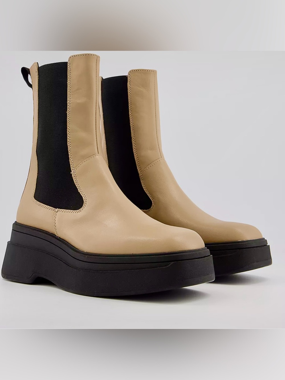 Vagabond Carla Chelsea Chunky Boots in Tan Leather - Size 6